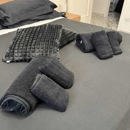 Black Angel Oak Апартаменты Бари