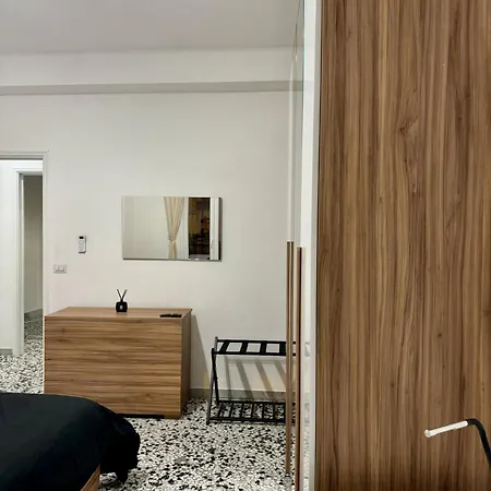 Black Angel Oak Apartment Bari